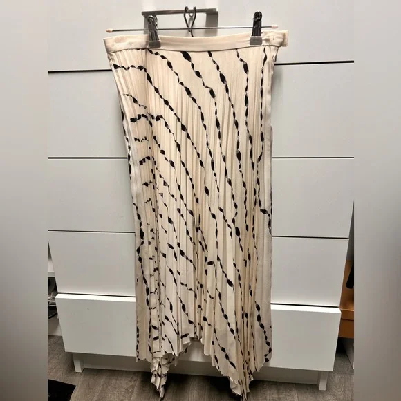 Gorgeous HELMUT LANG pleated 🔥🔥 - Picture 2 of 5